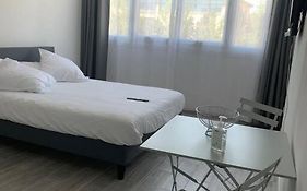 Aix En Provence : 24M2 Tout Equipe Proche Centre
